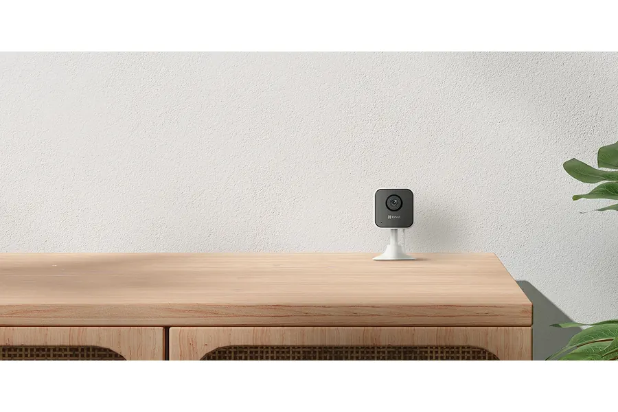 1080p video with a 2.8mm wide-angle lens