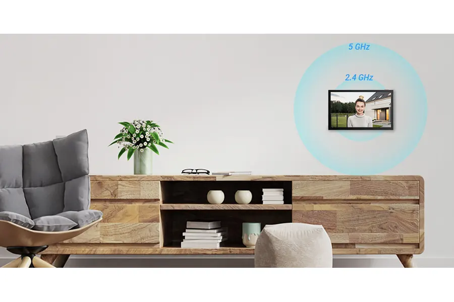 One 7-inch colour touch monitor